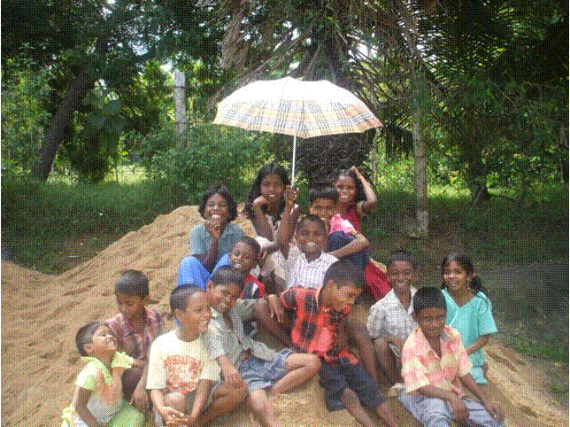 Kinderen zijn altijd graag bereid voor de camera te poseren, ook in India!